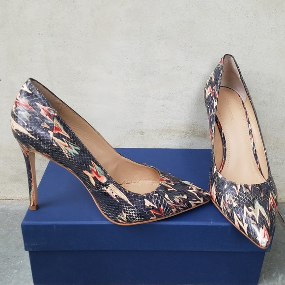 Gorgeous Pour La Victoire Abstract Print Heels - Picture 4 of 8